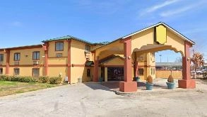 Photo of Quality Inn Hobby - 7775 Airport Blvd Parking spot, located 0.5 mi from Near 7979 Airport Boulevard in