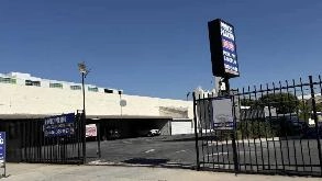 Photo of 940 North Sycamore Ave Garage spot, located 0.9 mi from Near Sky Frame Inc. in