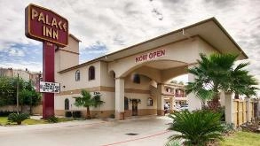 Photo of Palace Inn - Garth Rd 5244 East Fwy Garage spot, located 4.8 mi from Baytown