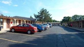 Find Parking Spot in Airport Inn &  DAY Airport  Parking Garage
