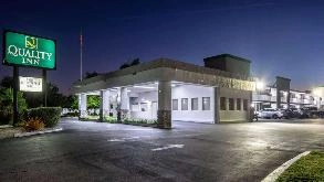 Find Parking Spot in Quality Inn Bradenton Sarasota North Airport Parking Garage