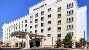DoubleTree by Hilton DEN Airport Parking