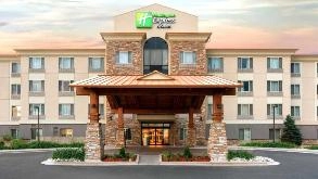 Holiday Inn Express & Suites DEN Airport Parking