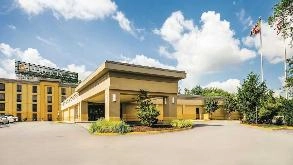 La Quinta Inn & Suites by Wyndham Glenburnie Airport Parking