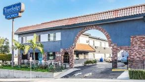 Travelodge by Wyndham LAX Airport Parking