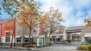 Photo of 1175 University Ave (Holiday Inn Express) Garage spot, located 2.6 mi from Near Sidewalk Street Food in Berkeley