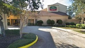 Find Parking Spot in Courtyard by Marriott HOU Airport Parking Garage
