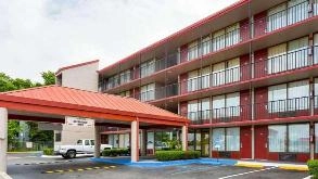 Find Parking Spot in Parkway INN BHM Airport  Parking Garage