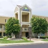 Find Parking Spot in Days Inn by Wyndham CVG Airport  Parking Garage