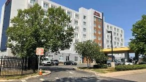 Hampton Inn EWR Airport Parking