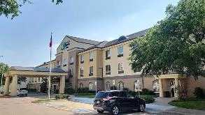 Holiday Inn Express DFW Grapevine Airport Parking