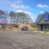 Find Parking Spot in Motel 6 PHF Airport   Parking Garage