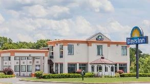 Find Parking Spot in Days Inn by the Wyndham BDL Airport  Parking Garage