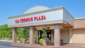 Crowne Plaza Chicago ORD Airport Parking