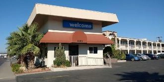 Find Parking Spot in Motel 6 El Paso-Fort Bliss ELP Airport  Parking Garage