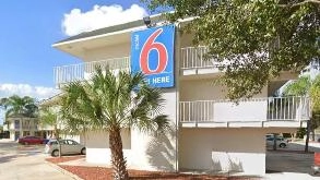 Find Parking Spot in Motel 6 Bradenton SRQ Airport Parking Garage