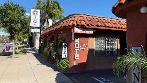 Find Parking Spot in UpTown Inn LGB Aiport   Parking Garage