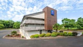 Motel 6 CLT Airport Parking