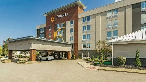 Find Parking Spot in La Quinta Inn & Suites CLE Airport Parking Garage