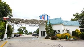 Find Parking Spot in Motel 6 PVD Airport  Parking Garage