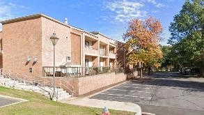 Courtyard By Marriott BDL Airport Parking