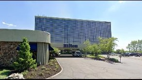 Find Parking Spot in Hilton Kansas City Airport MCI Airport   Parking Garage