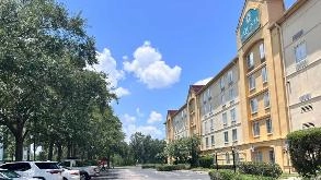 La Quinta Inn & Suites MCO Airport Parking