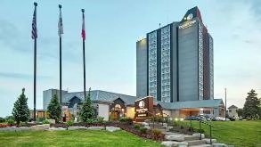 DoubleTree by Hilton YYZ Airport Parking