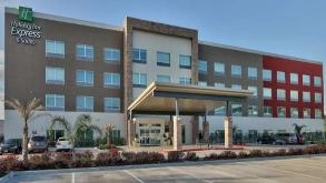 Holiday Inn Express & Suites Houston IAH Beltway 8 Airport Parking