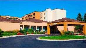Courtyard by Marriott Des Plaines ORD Airport Parking 