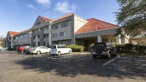 DoubleTree Suites by Hilton BNA Airport Parking