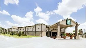 Find Parking Spot in Quality Suites HOU Airport  Parking Garage