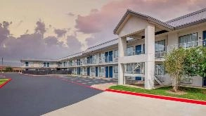 Motel 6 DFW Airport Parking