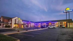 Find Parking Spot in Economy Hotel Wichita 2 (ICT) Airport  (No Shuttle) Parking Garage