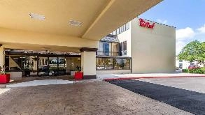 Red Roof Plus & Suites Houston Airport Parking