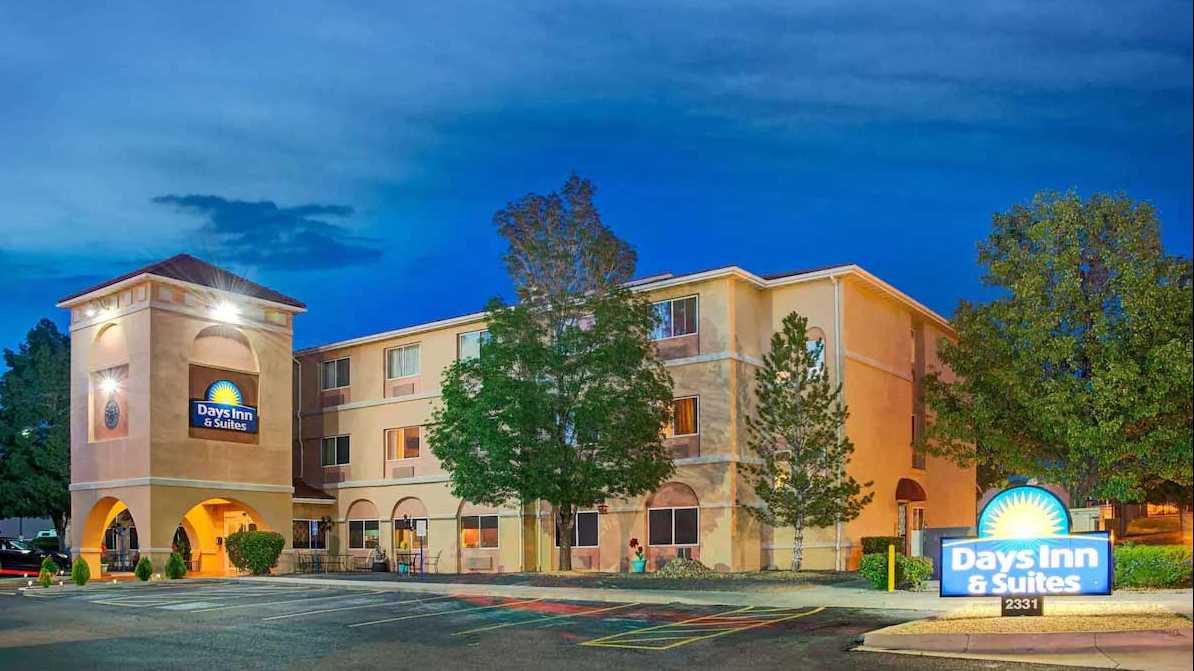 Days Inn & Suites Albuquerque (ABQ) Airport Parking Way