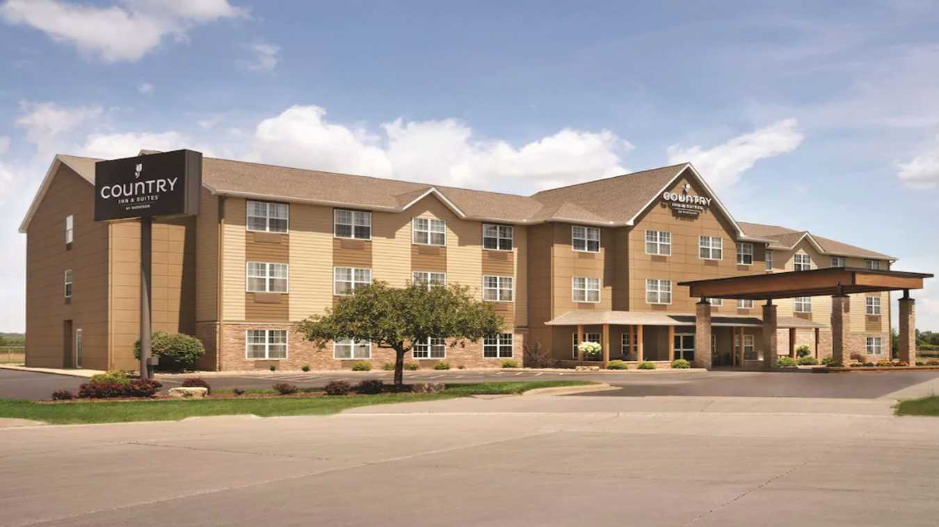 Country Inn and Suites Moline MLI Airport Parking Way