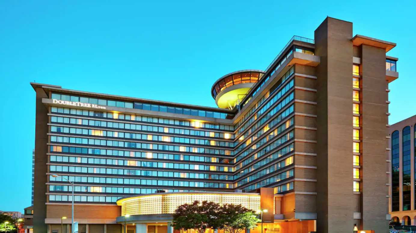 Doubletree by Hilton Hotel Crystal City - DCA Airport Parking