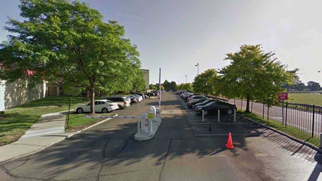 DoubleTree by Hilton Dearborn DTW Airport Parking