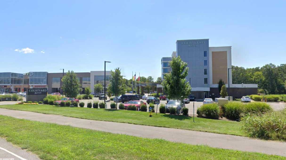 Courtyard by Marriott BNA Airport Parking (Mount Juliet, TN) No