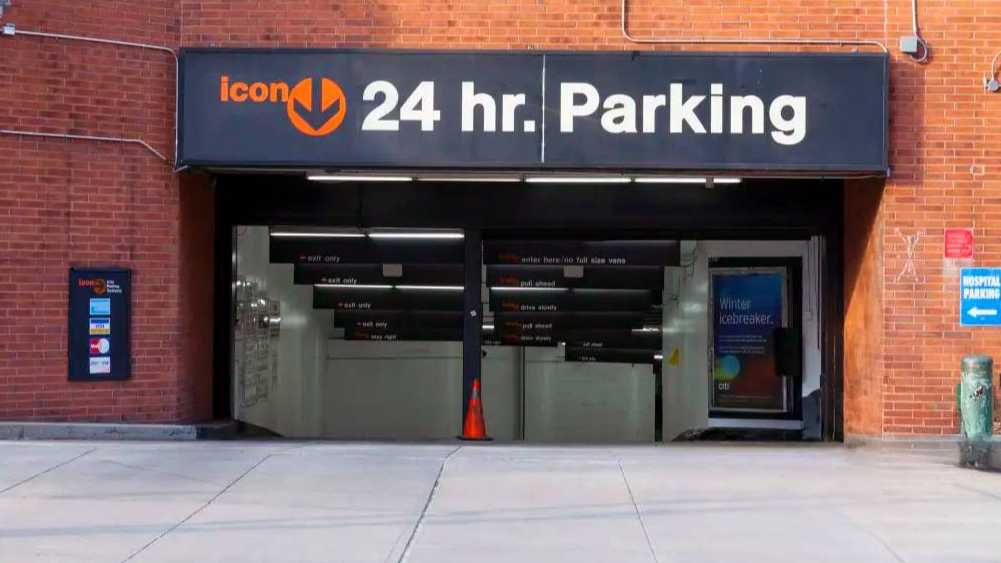 Book Hourly Parking in 301 E 26th St.-West Plaza Garage 26