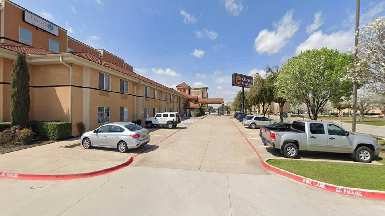 Clarion Inn & Suites North (DFW)  Airport Parking SPECIAL DEAL