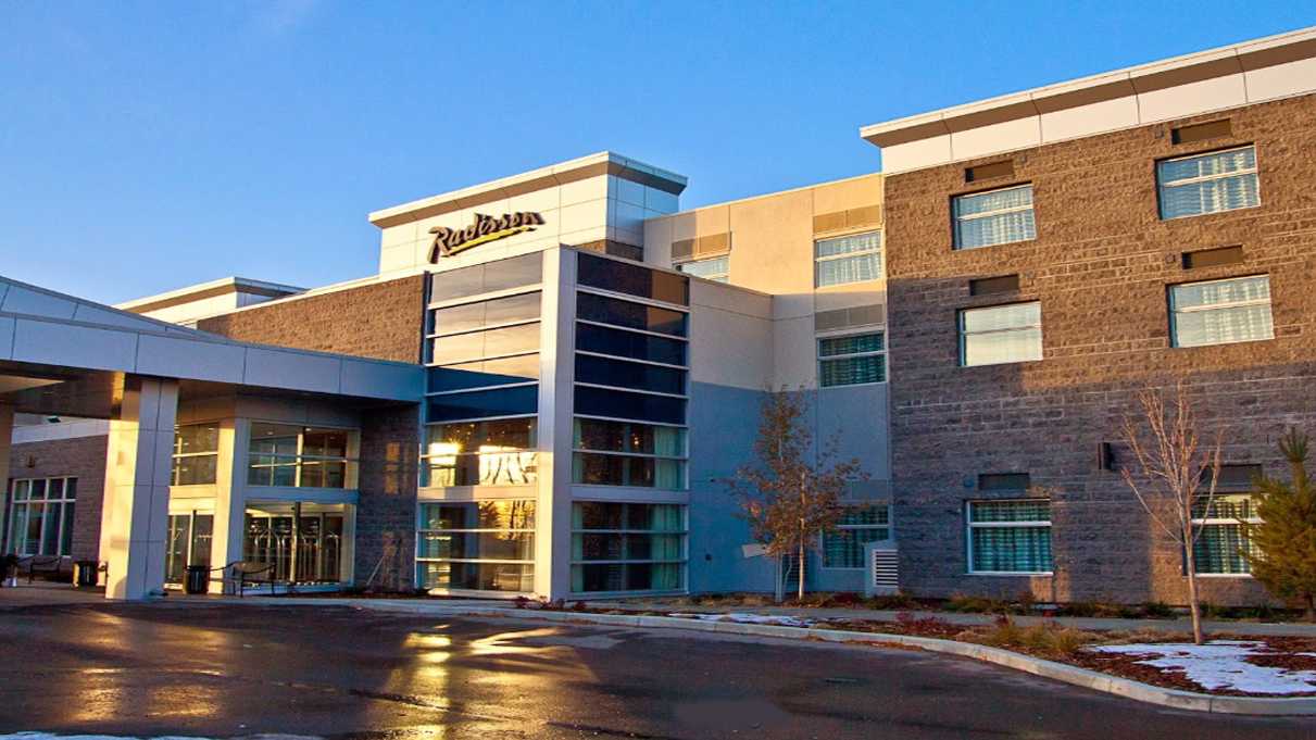 Radisson Hotel Calgary YYC Airport Parking