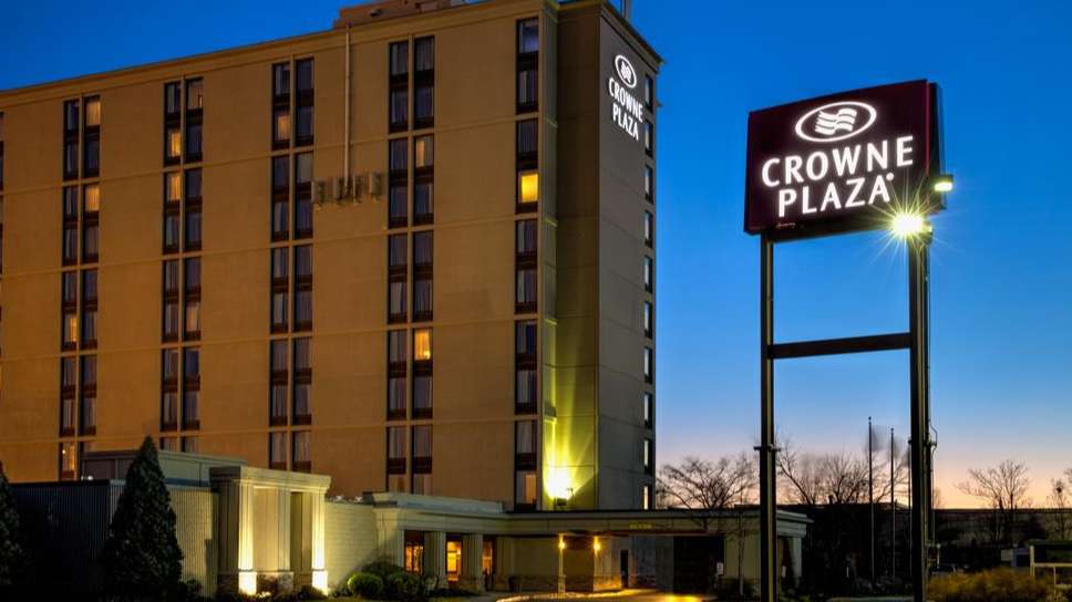 Reserve EZ Way Parking at Crowne Plaza EWR