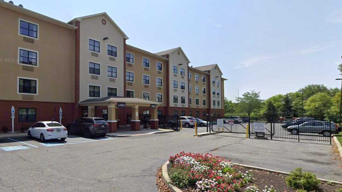 Book Hourly Parking in 230 Five Cities Drive Parking