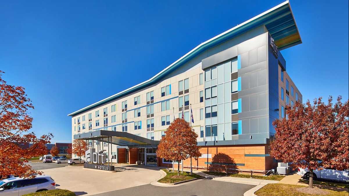 Reserve Aloft North IAD Airport Parking