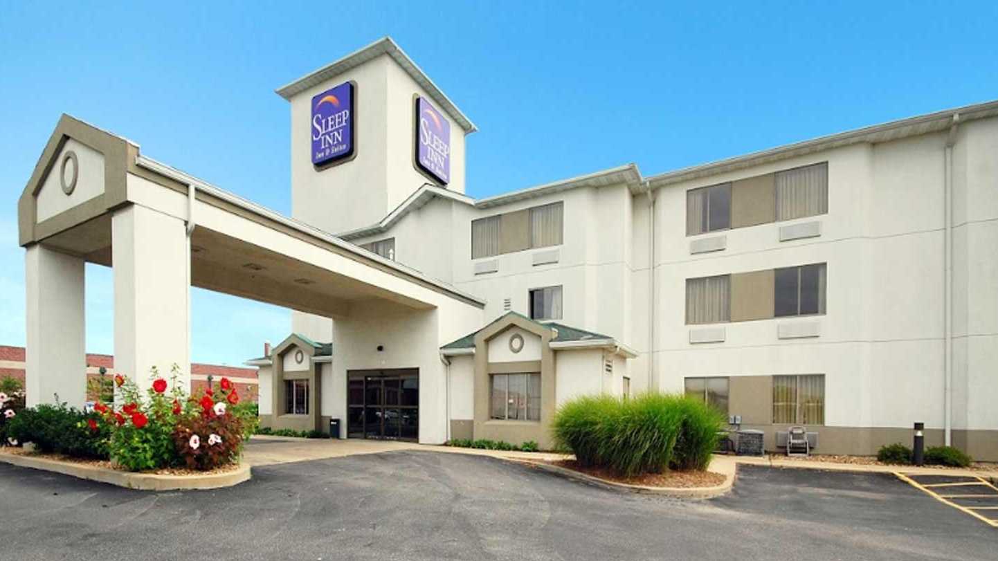 Book Hourly Parking in 150 Fountain Lakes Blvd Parking