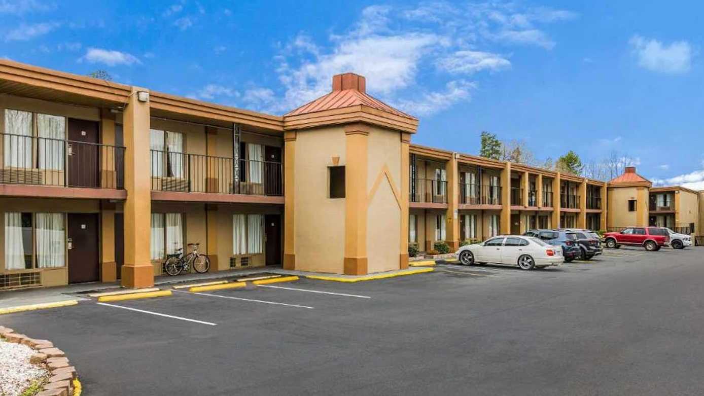 Reserve 1328 Jake Alexander Blvd S Parking Book and Save