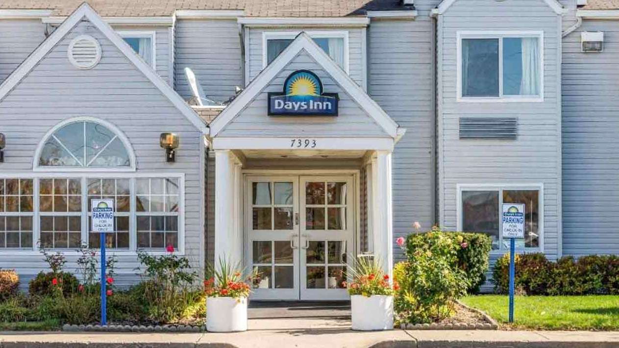 Reserve 7393 South Ave Parking Book and Save