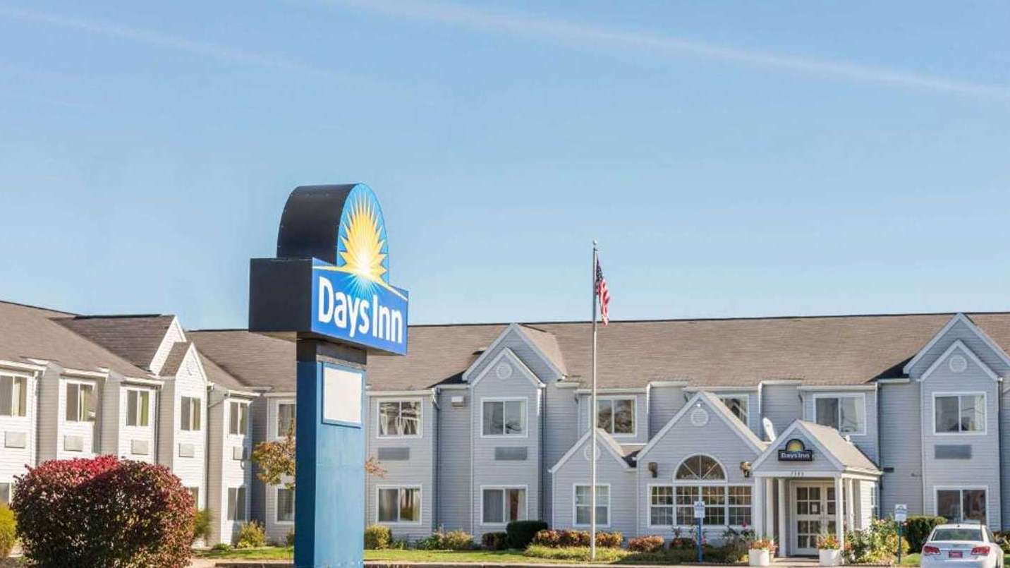 Reserve 7393 South Ave Parking Book and Save